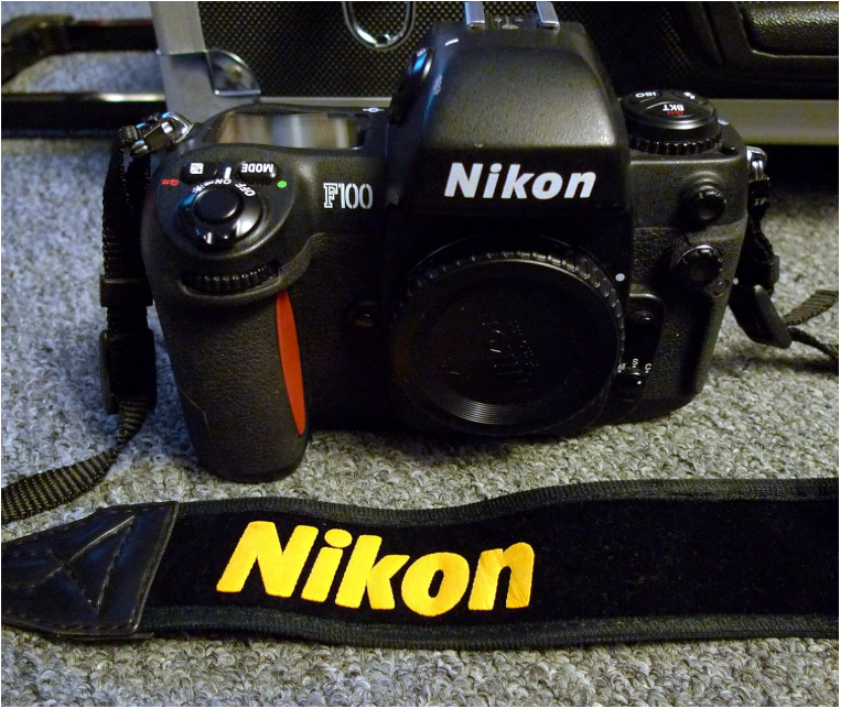 NIKON F100 35mm SLR Camera